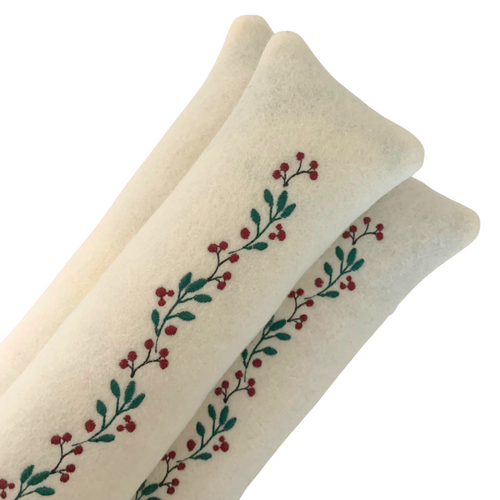 hazel’s holly berries premium woolly organic catnip cat kicker