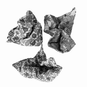 kattprassel cloth - save the bees - organic catnip crinkle cloth